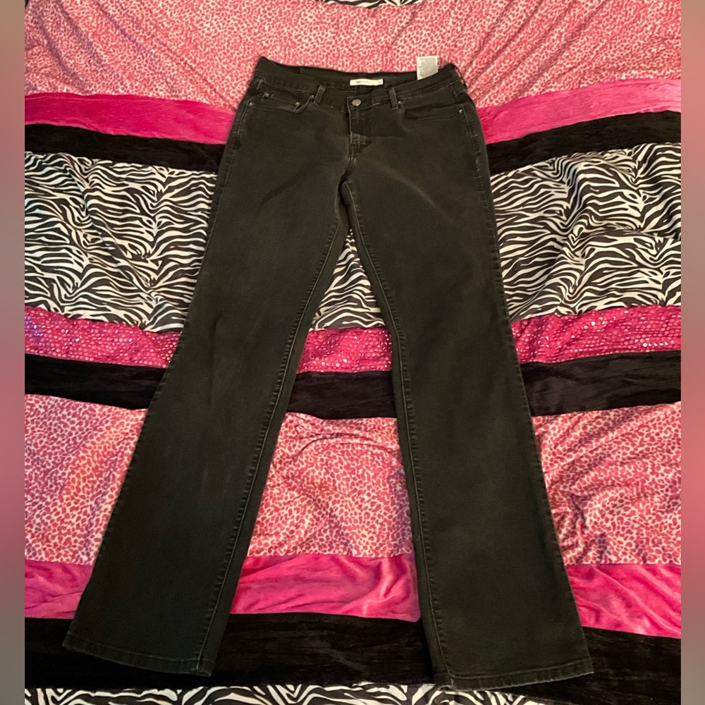 Women’s Straight-Leg Jeans